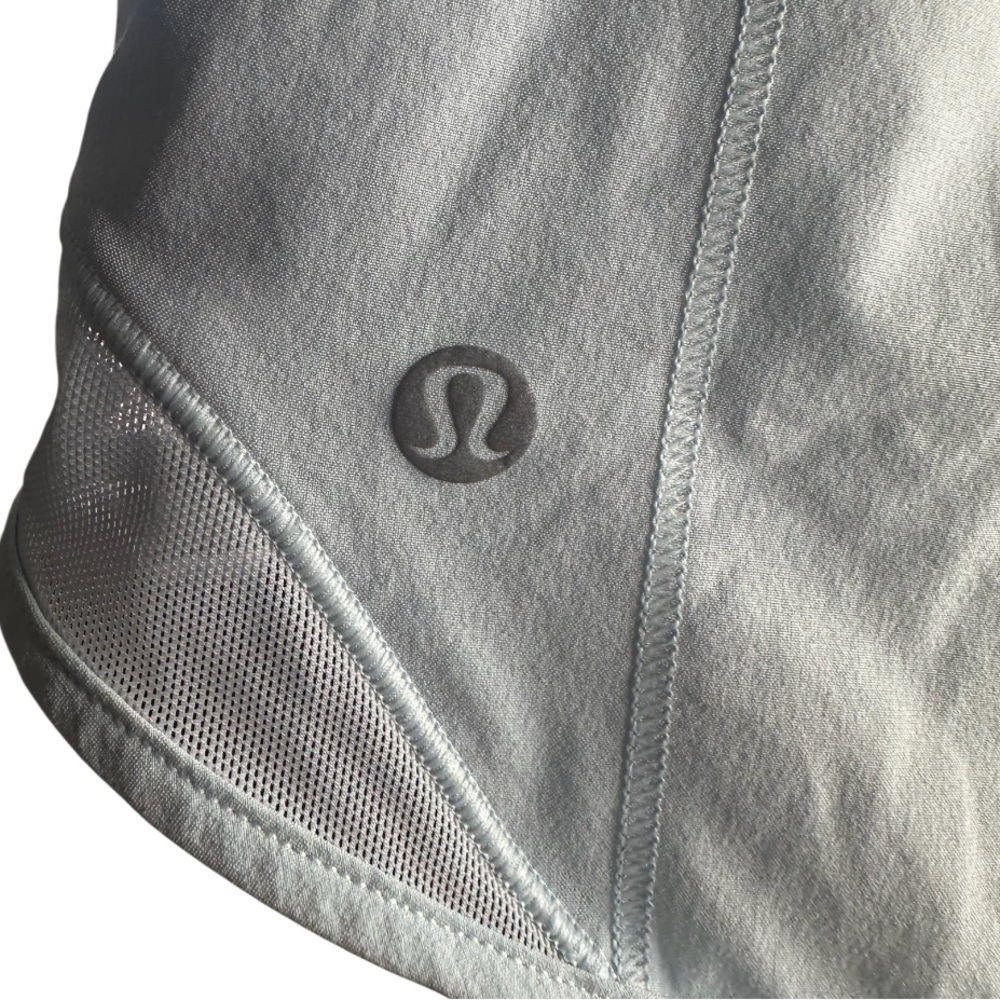 Lululemon | Hotty Hot Low-Rise Lined Short 4" Powder Blue | Size 4 - Picture 6 of 7